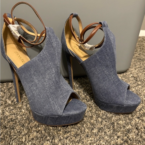 Stylish Denim Blue Peep-Toe Heels by Shoe Dazzle- NWOT - Picture 1 of 5
